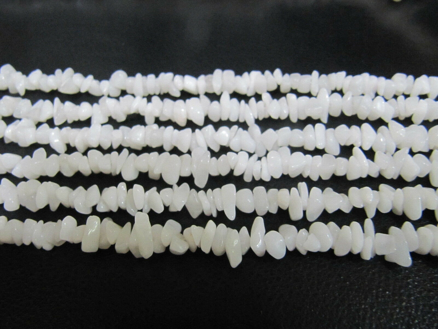Natural White Agate Uncut Free shape Chip Beads 4mm-8mm Graduated best Quality Beads Strand 34inch Long Jewelry making uncut gemstone