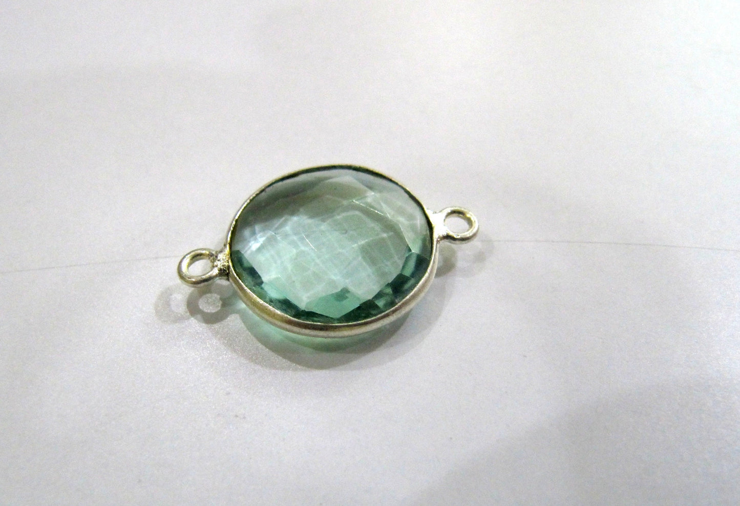 Green Amethyst Quartz Round Coin Shape 19mm Briolette Faceted Double Loop Bezel Connectors Bezels Charms Choose the Plating Color
