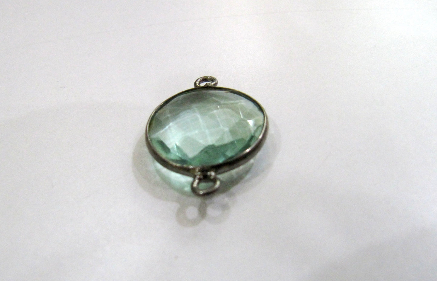Green Amethyst Quartz Round Coin Shape 19mm Briolette Faceted Double Loop Bezel Connectors Bezels Charms Choose the Plating Color