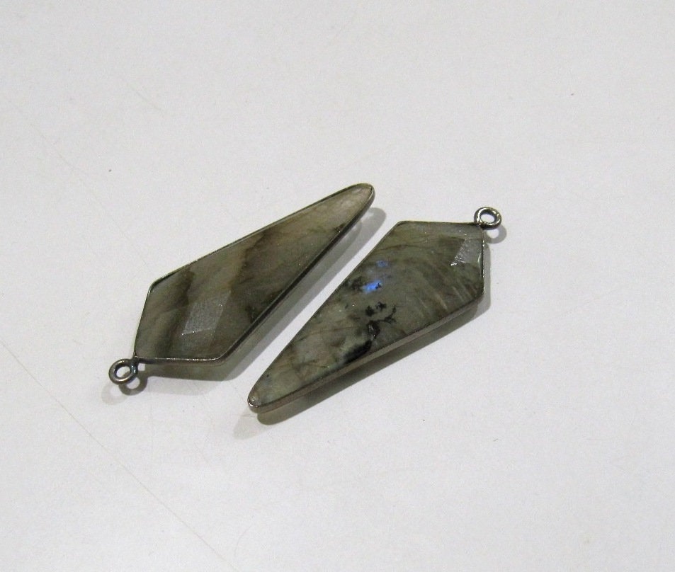 2 Pcs Natural Labradorite Briolette Faceted 15x35mm Arrowhead Charms Pendant Connector Single Loop  Bezel  Top Quality Gemstone Connector