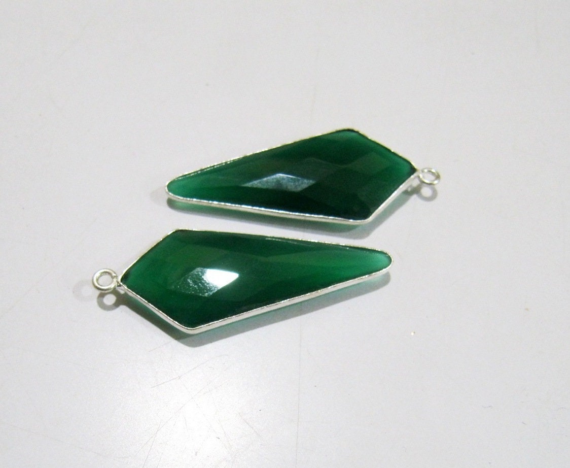 2 Pcs Natural Green Onyx Briolette Faceted 15x35mm Arrowhead charm pendant  Single Loop Bezel Top Quality Gemstone Connectors