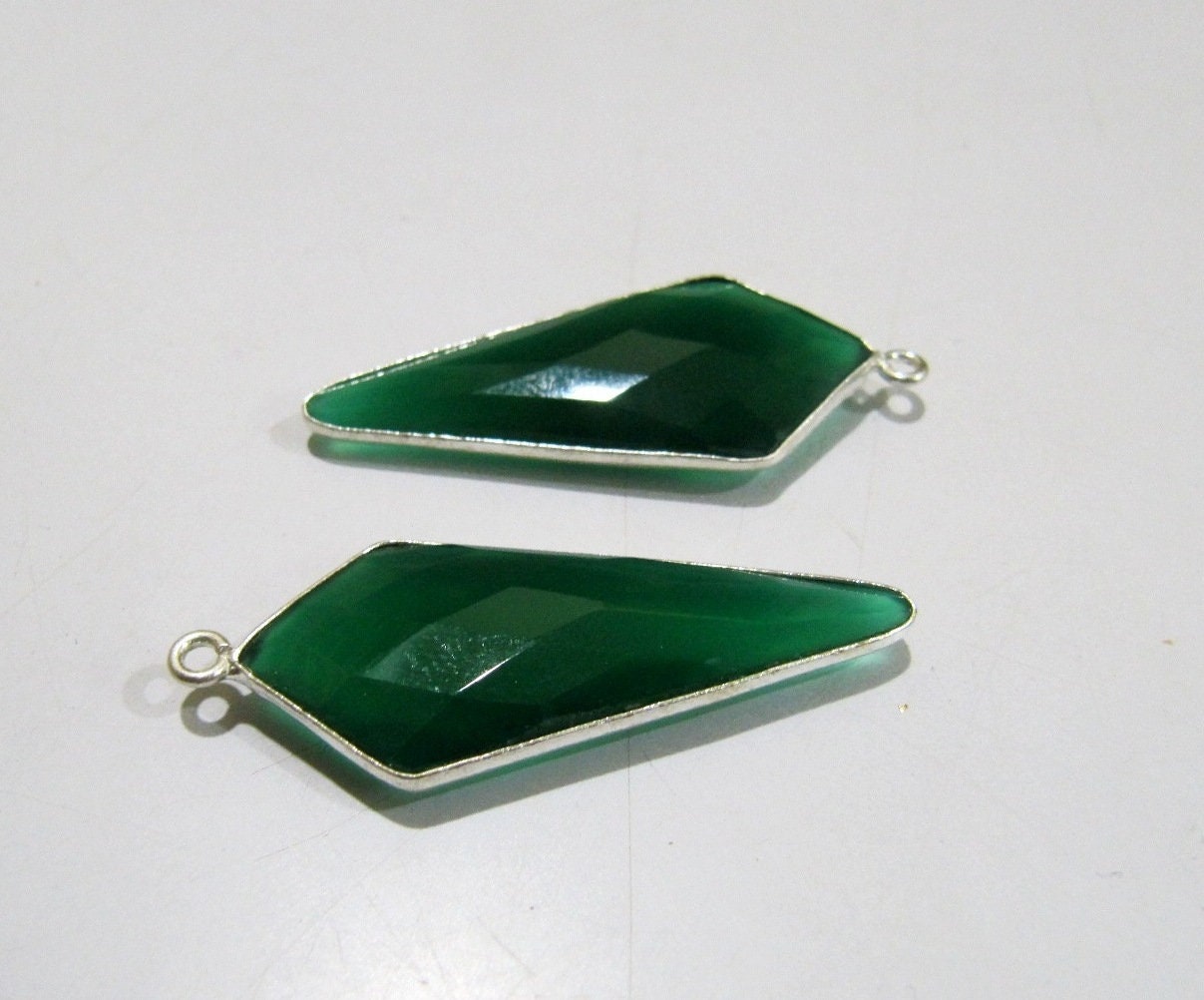 2 Pcs Natural Green Onyx Briolette Faceted 15x35mm Arrowhead charm pendant  Single Loop Bezel Top Quality Gemstone Connectors