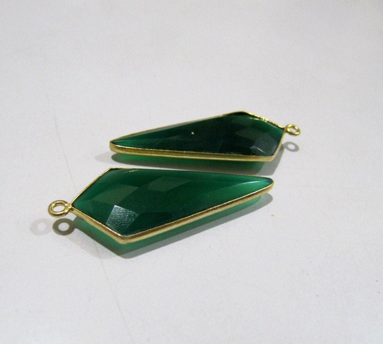 2 Pcs Natural Green Onyx Briolette Faceted 15x35mm Arrowhead charm pendant  Single Loop Bezel Top Quality Gemstone Connectors