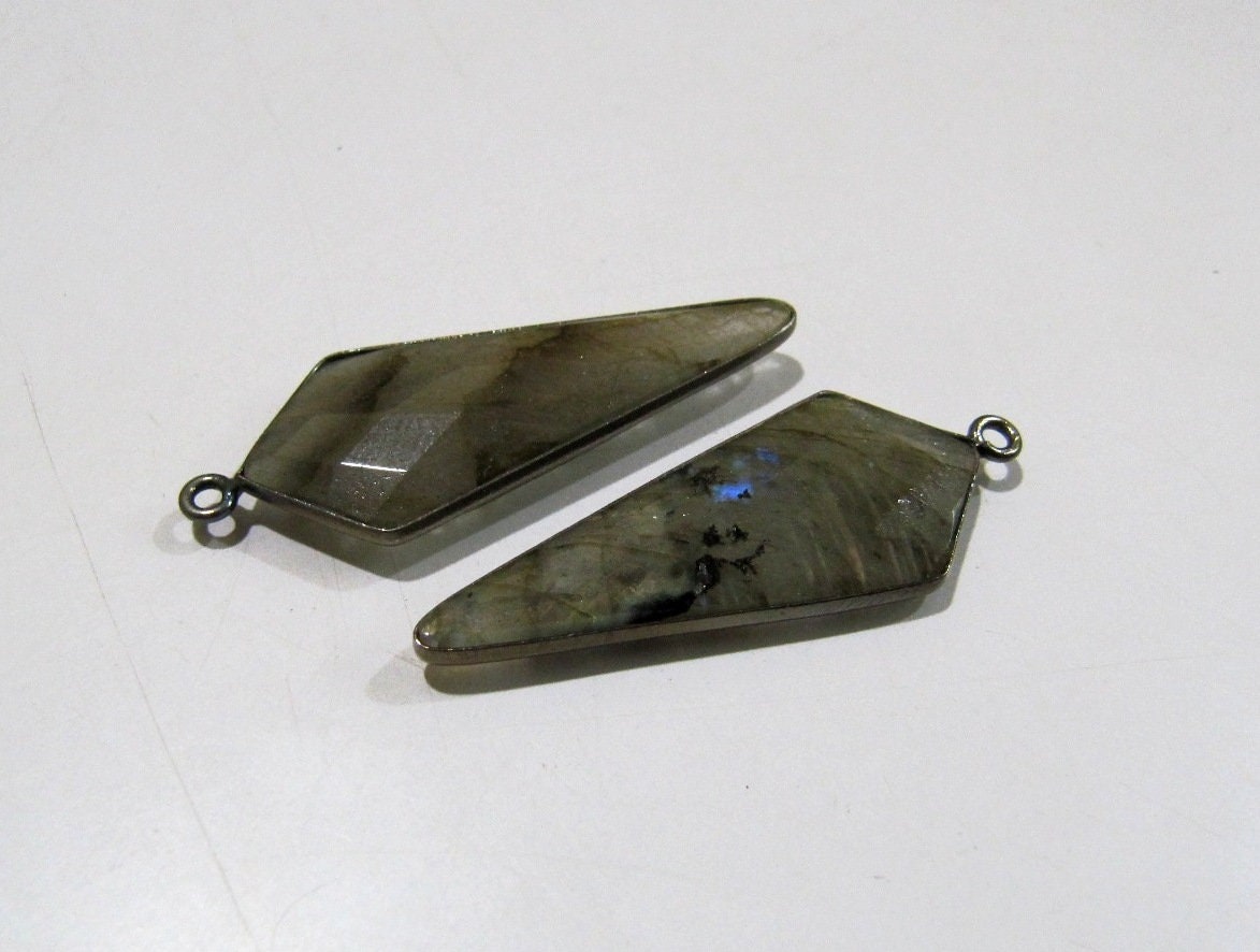 2 Pcs Natural Labradorite Briolette Faceted 15x35mm Arrowhead Charms Pendant Connector Single Loop  Bezel  Top Quality Gemstone Connector