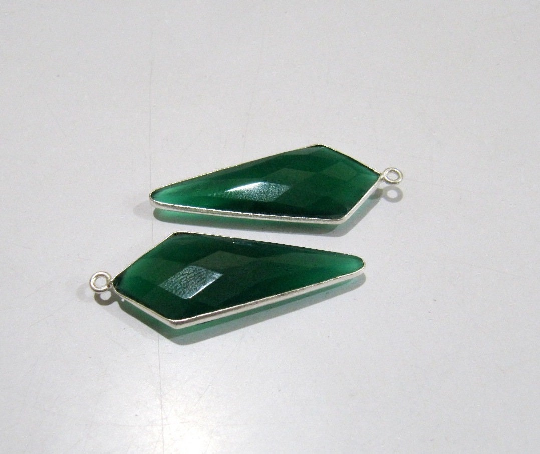 2 Pcs Natural Green Onyx Briolette Faceted 15x35mm Arrowhead charm pendant  Single Loop Bezel Top Quality Gemstone Connectors