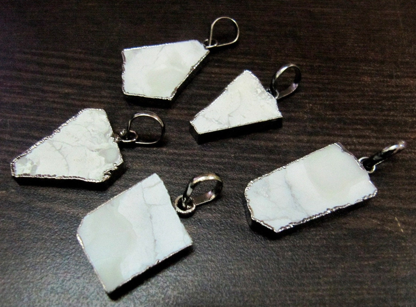 2 Pcs Set-Natural White Agate Slice Pendant Free Form Connector Charm With Black Oxidise Electroplated Edge Single Loop 1 inch approximately