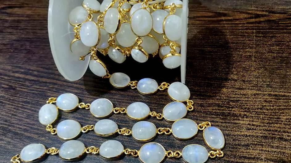 Natural White Rainbow Moonstone Oval Cabochan Shape Plain smooth Bezel Connector Chain 11x13mm  Gold/Black/Silver/Rose Plated Sold Per Foot