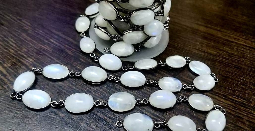 Natural White Rainbow Moonstone Oval Cabochan Shape Plain smooth Bezel Connector Chain 11x13mm  Gold/Black/Silver/Rose Plated Sold Per Foot