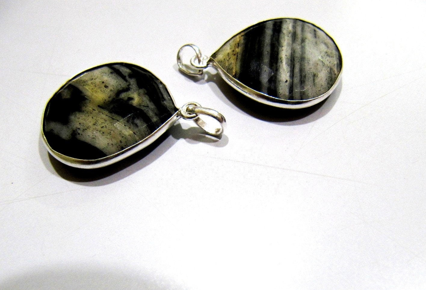 Natural Zebra Agate Heart Shape Briolette Faceted Connector Pendant Charm 22 mm size Unique Rare Gemstone Bezel Pendant Single Loop